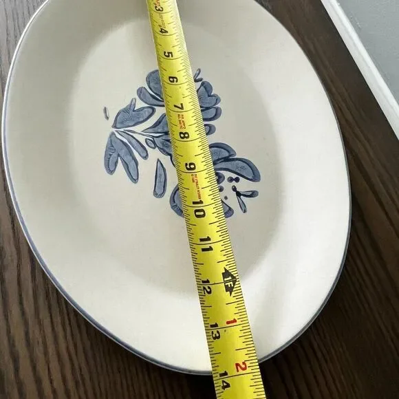 Yorktowne by PFALTZGRAFF 14” Oval Baker Stoneware Tan Blue Trim Flower Pattern